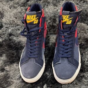 Like New Nike SB Men's Blue and Red High-Top Sneakers